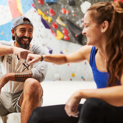 Beginner bouldering class in Berlin gym